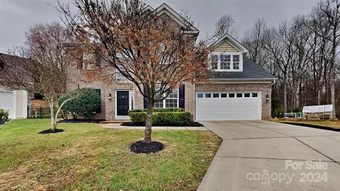 3703 Autumn Gold Ct, Charlotte, NC 28278