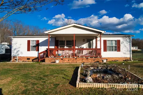 261 Mountain Meadows Dr, Bessemer City, NC 28016