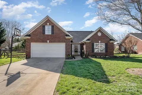 8316 Emily Dr, Harrisburg, NC 28075