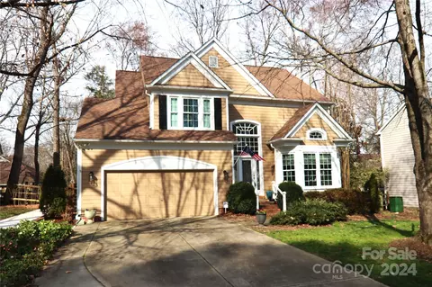 6211 Oak Cove Ln, Charlotte, NC 28269