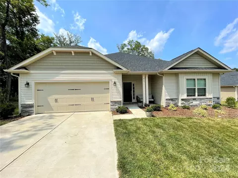 815 Kathryn Se Dr SE, Concord, NC 28025