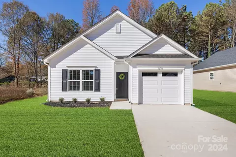 13109 Circle Dr, Charlotte, NC 28262