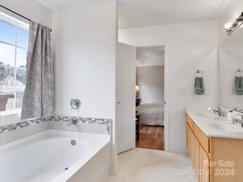 Bath - 2327 Kingstree Dr, Monroe, NC 28112 photo 4 of 5