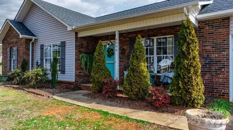 5086 Gateway Dr, Claremont, NC 28610