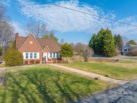 Exterior - 527 E Oak St, Marion, NC 28752 photo 12 of 24
