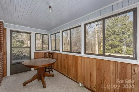 Exterior - 527 E Oak St, Marion, NC 28752 photo 6 of 24