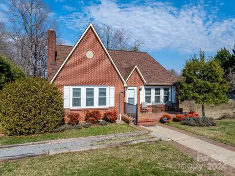 Exterior - 527 E Oak St, Marion, NC 28752 photo 2 of 24