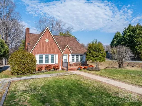Exterior - 527 E Oak St, Marion, NC 28752 photo 11 of 24