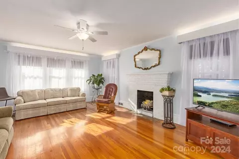 Living - 527 E Oak St, Marion, NC 28752 photo 2 of 2