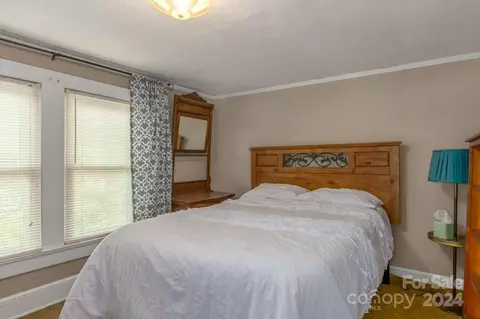 Bedroom - 527 E Oak St, Marion, NC 28752 photo 4 of 5