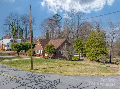 Exterior - 527 E Oak St, Marion, NC 28752 photo 24 of 24