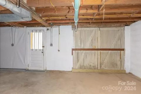 Exterior - 527 E Oak St, Marion, NC 28752 photo 7 of 24