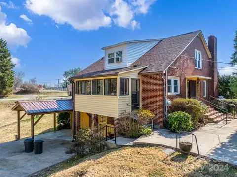 Exterior - 527 E Oak St, Marion, NC 28752 photo 5 of 24