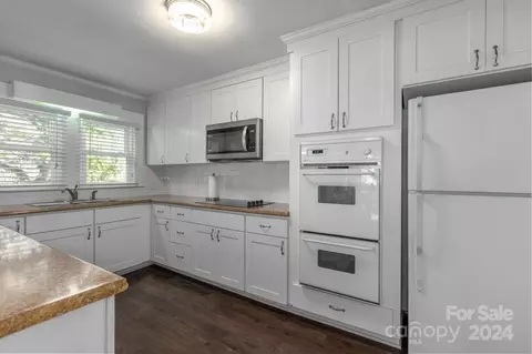 Kitchen - 527 E Oak St, Marion, NC 28752 photo 1 of 2