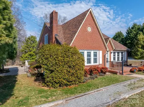 Exterior - 527 E Oak St, Marion, NC 28752 photo 3 of 24