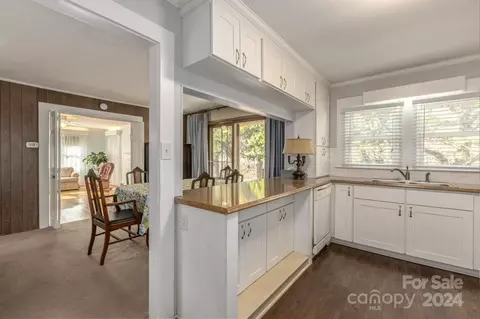 Kitchen - 527 E Oak St, Marion, NC 28752 photo 2 of 2