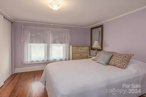 Bedroom - 527 E Oak St, Marion, NC 28752 photo 5 of 5