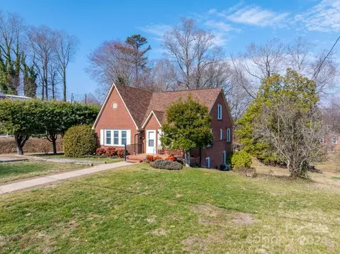 Exterior - 527 E Oak St, Marion, NC 28752 photo 9 of 24
