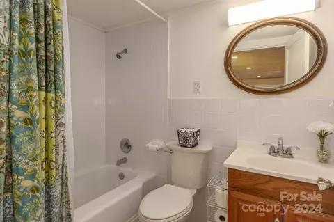 Bath - 527 E Oak St, Marion, NC 28752 photo 2 of 2