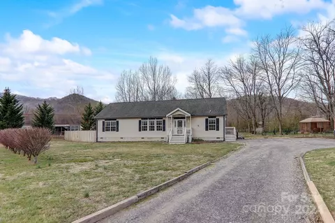 5 Bee Wood Ln, Swannanoa, NC 28778