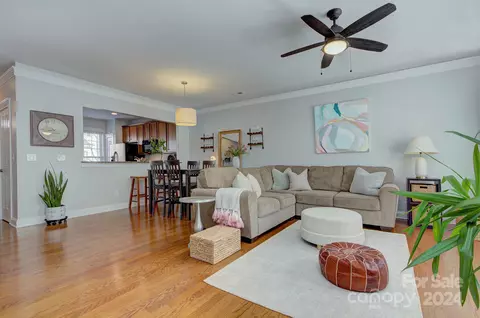 936 White Point Dr, Huntersville, NC 28078