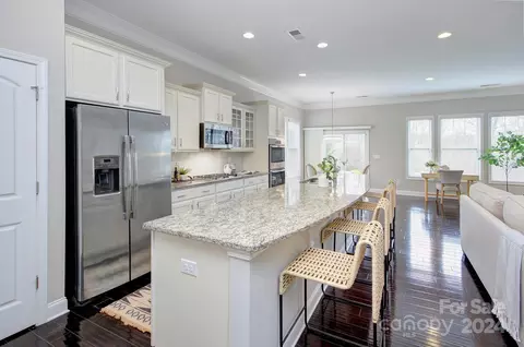 9027 Inverness Bay Rd, Charlotte, NC 28278
