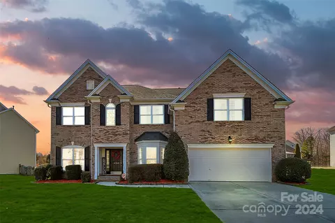 4965 Riverview Dr, Harrisburg, NC 28075