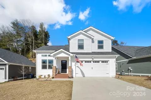 90 Leyland Cir, Hendersonville, NC 28792