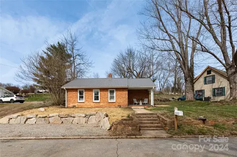 39 Ballew St, Canton, NC 28716