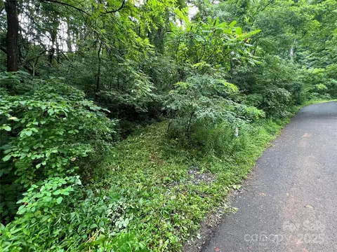 Turn-a-bout Court, Waynesville, NC 28785
