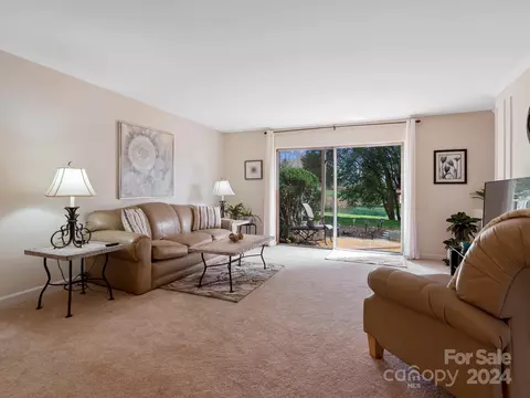 7107 Quail Meadow Ln, Charlotte, NC 28210