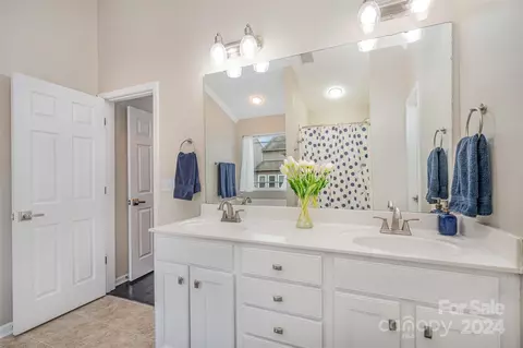 Bath - 3389 Brackhill St, Davidson, NC 28036 photo 2 of 5