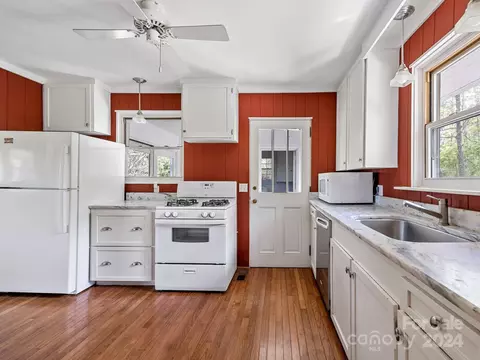Kitchen - 176 Harwood Ln, Tryon, NC 28782 photo 2 of 2