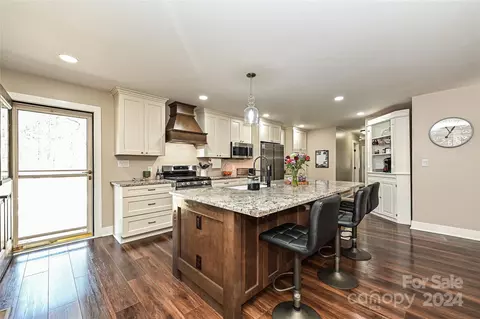 Kitchen - 266 Saddle Rd, Lancaster, SC 29720 photo 3 of 6