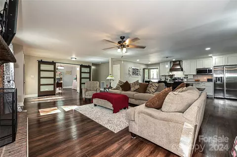 Living - 266 Saddle Rd, Lancaster, SC 29720 photo 3 of 5