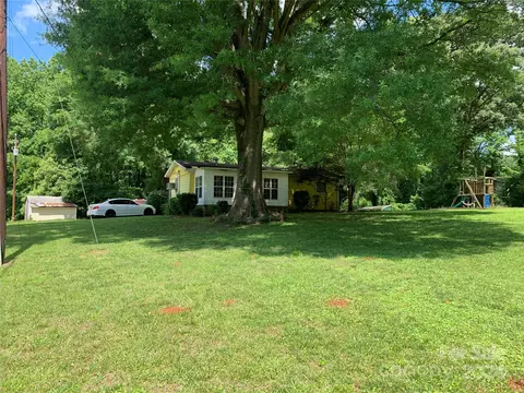2616 Penninger Cir, Charlotte, NC 28262