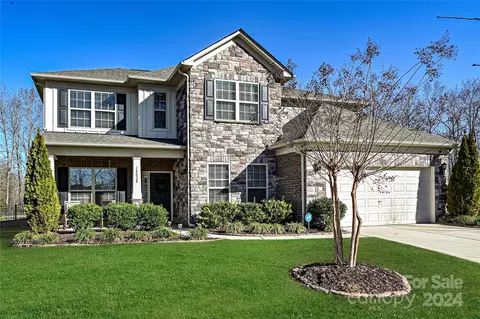 18028 Flowering Oak Ct, Charlotte, NC 28278