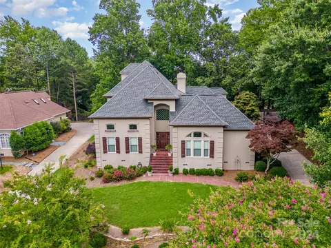 16205 Riverpointe Dr, Charlotte, NC 28278