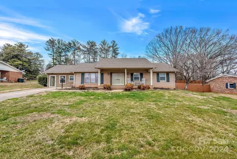 222 Grassy Creek Dr, State Road, NC 28676