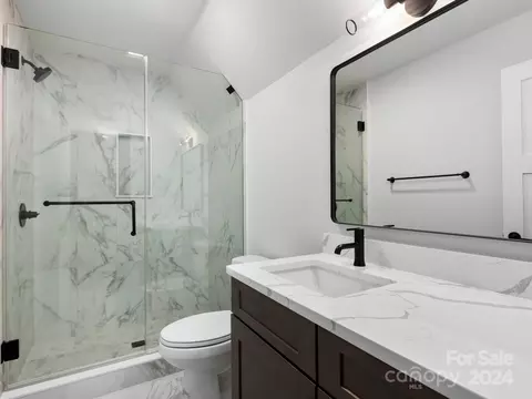 Bath - 70 Reta Rd, Fairview, NC 28730 photo 5 of 6