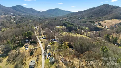 5 Hydrangea Dr, Leicester, NC 28748