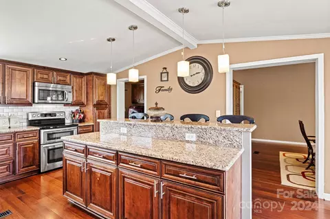 Kitchen - 8553 Hagers Ferry Rd, Denver, NC 28037 photo 4 of 6