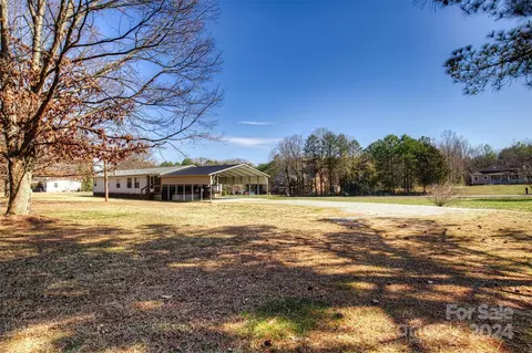 Exterior - 8553 Hagers Ferry Rd, Denver, NC 28037 photo 9 of 10