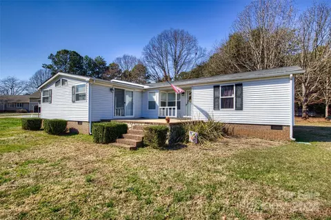 Exterior - 8553 Hagers Ferry Rd, Denver, NC 28037 photo 2 of 10