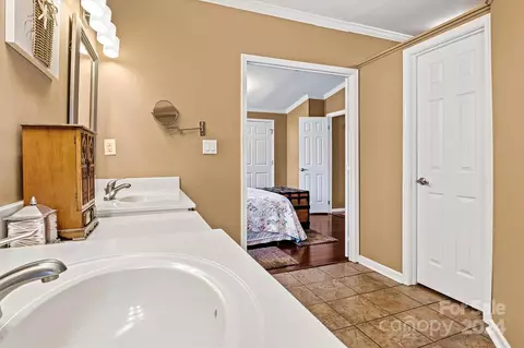 Bath - 8553 Hagers Ferry Rd, Denver, NC 28037 photo 3 of 5