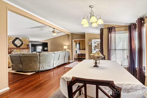 Dining - 8553 Hagers Ferry Rd, Denver, NC 28037 photo 4 of 4