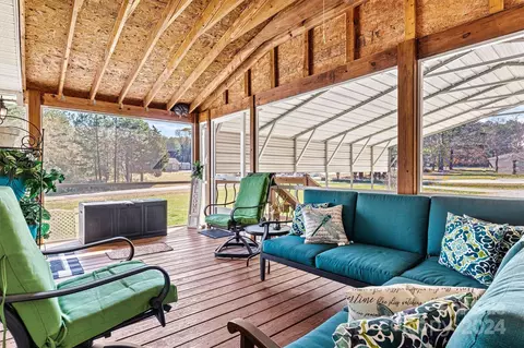 Exterior - 8553 Hagers Ferry Rd, Denver, NC 28037 photo 5 of 10