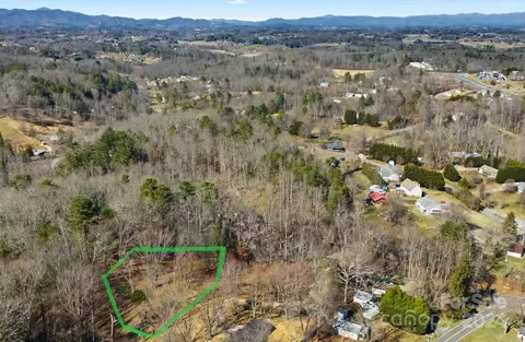 17 Hydrangea Dr, Leicester, NC 28748 photo 4