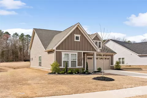 Exterior - 923 Moose Trl, Matthews, NC 28104 photo 3 of 9