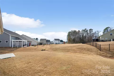 Exterior - 923 Moose Trl, Matthews, NC 28104 photo 6 of 9